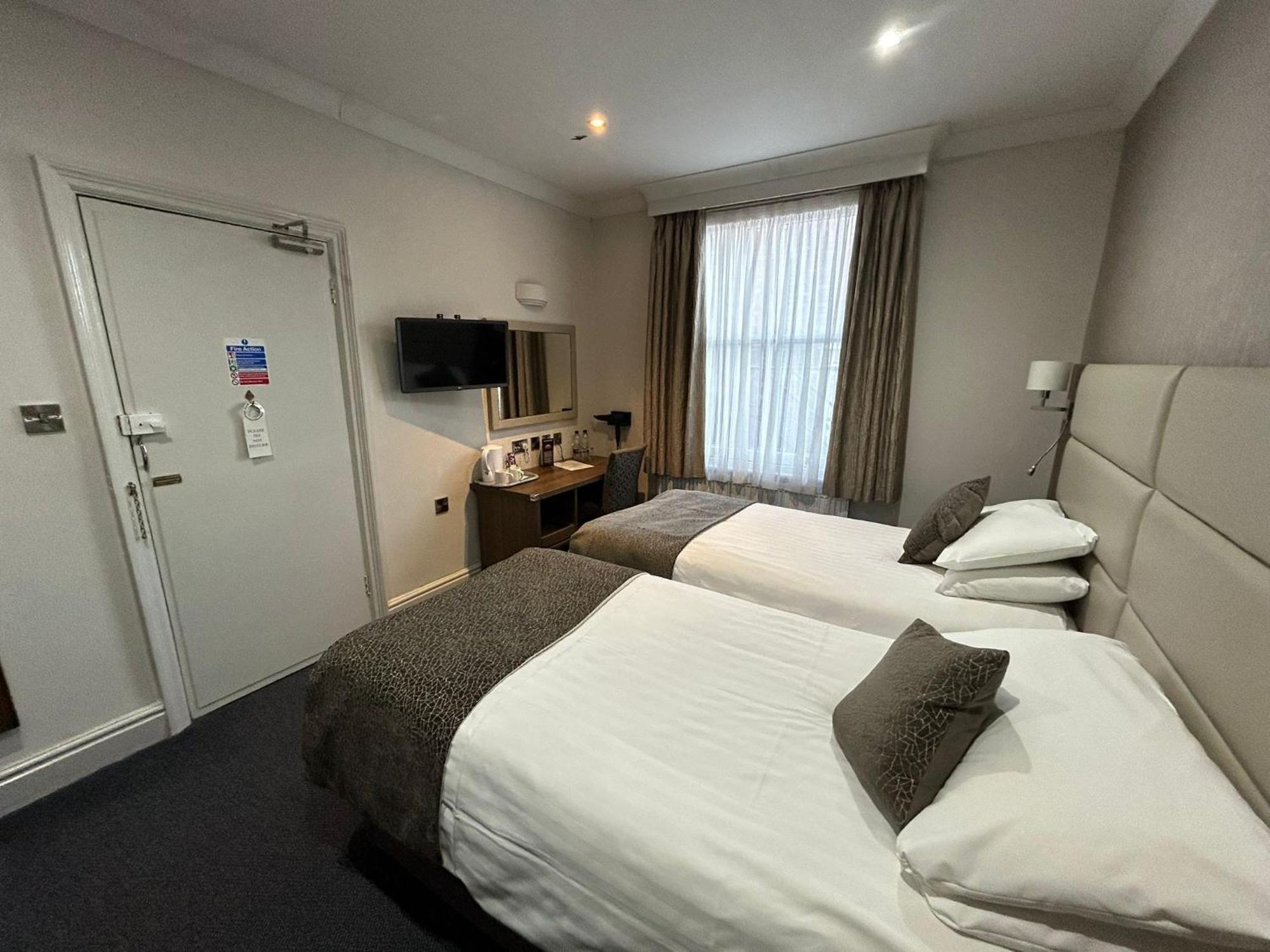 The Hind Hotel Wellingborough Δωμάτιο φωτογραφία