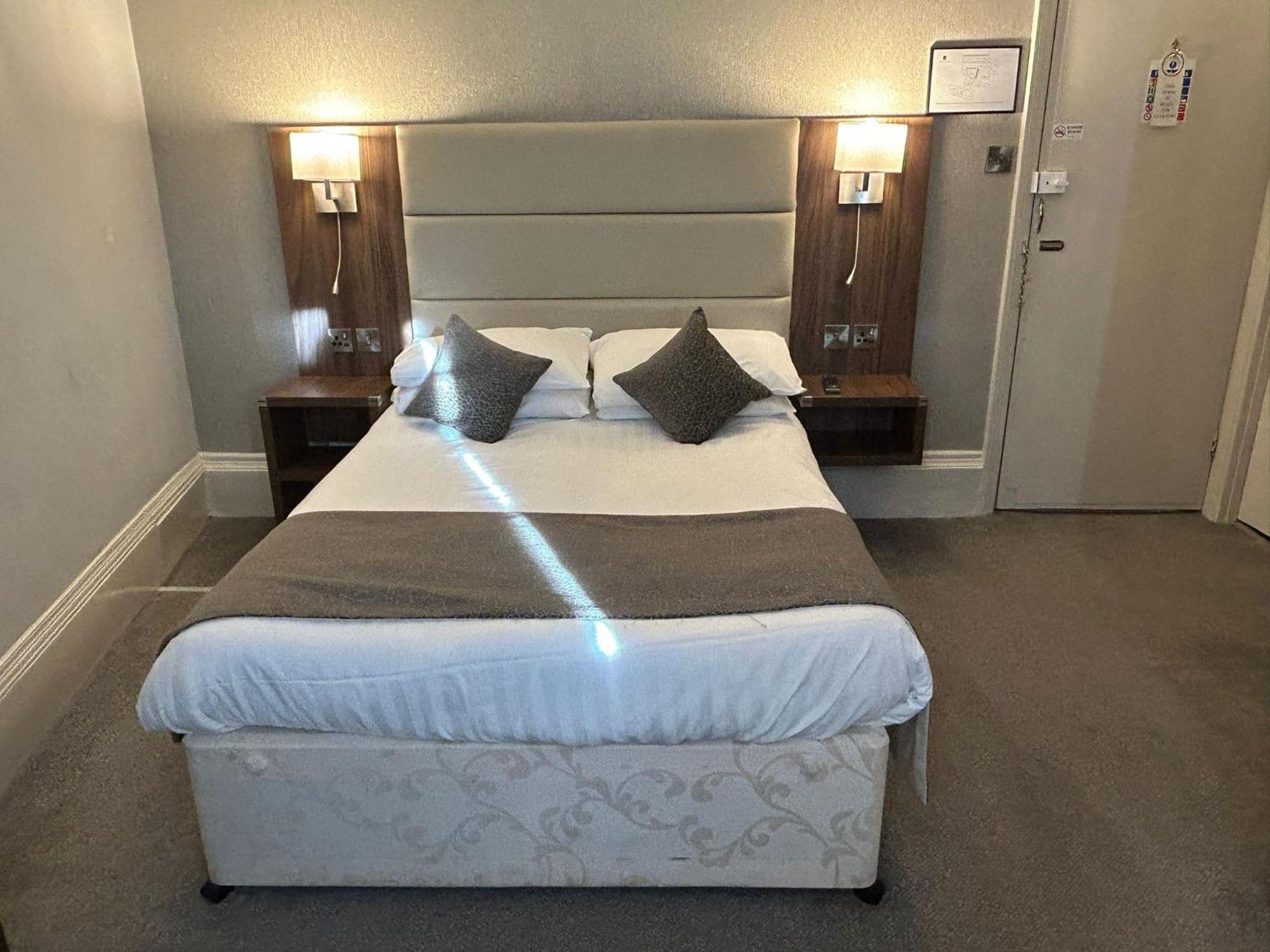 The Hind Hotel Wellingborough Δωμάτιο φωτογραφία